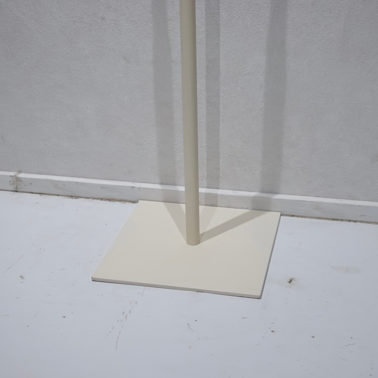 Mattiデザイン コートハンガー ポールハンガー コートスタンド 洋服掛け カバン掛け ホワイト モダン 北欧 ミニマル