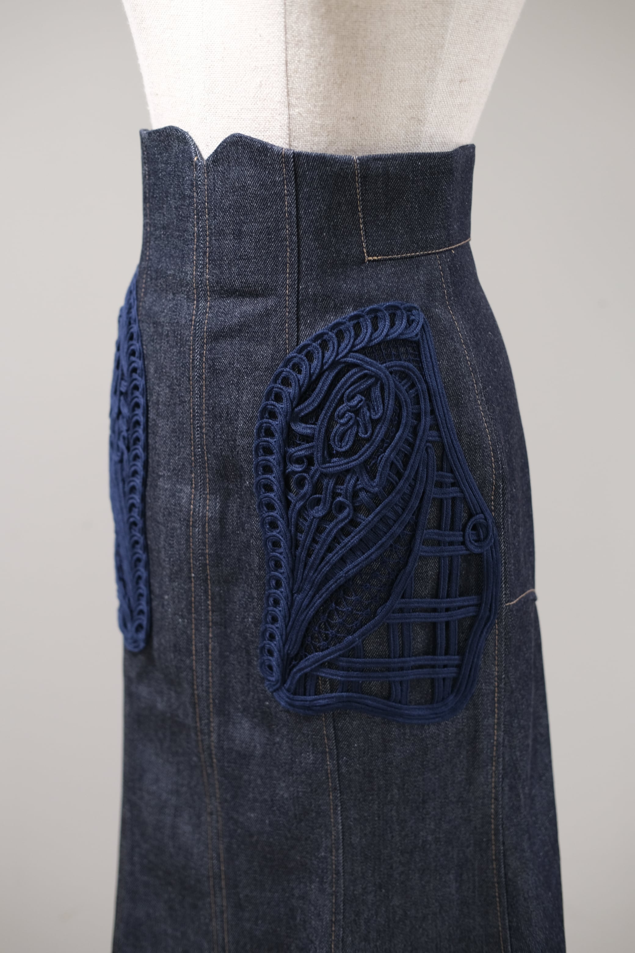 Mame Kurogouchi Ｔｒａｐｅｚｅ　Ｄｅｎｉｍ　Ｓｋｉｒｔ Mame Kurogouchi：Denim Flared Skirt - BLUE - ORANN ONLINE SHOP
