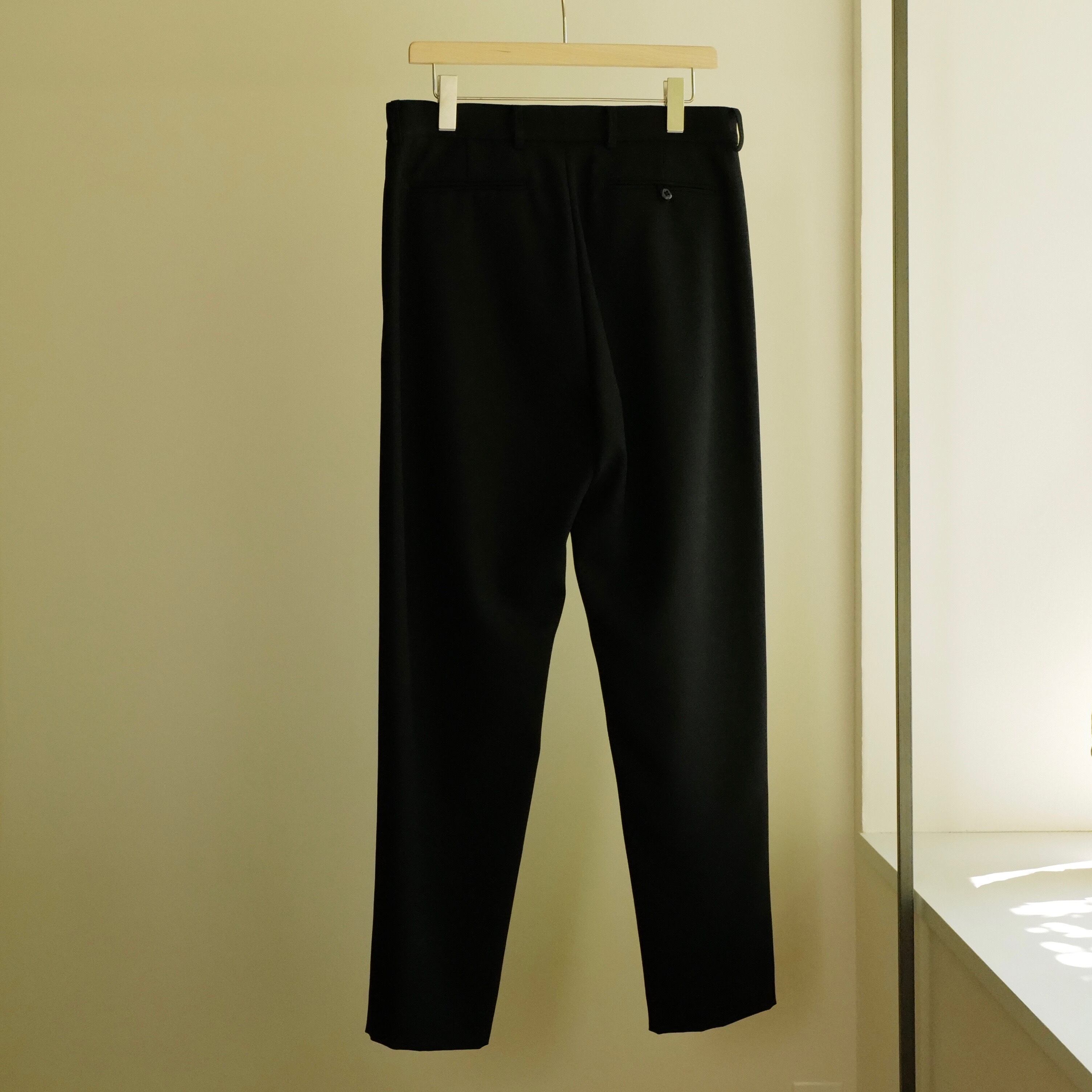 ATON ｜BACK SATIN STANDARD PANTS | HJ GALLERY