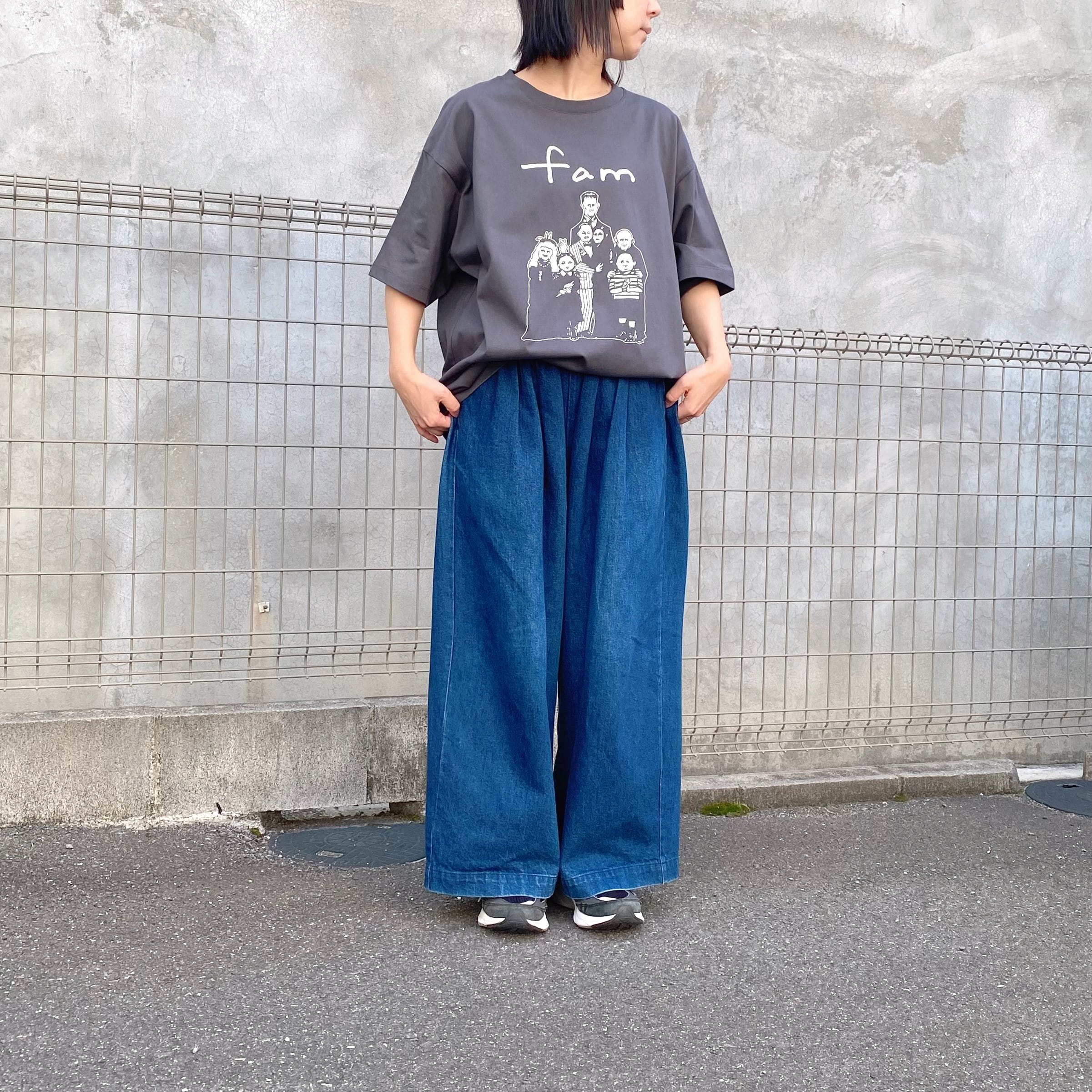fam」ボックスシルエットTシャツ（スミクロ） | YUKI HORIMOTO WEB STORE
