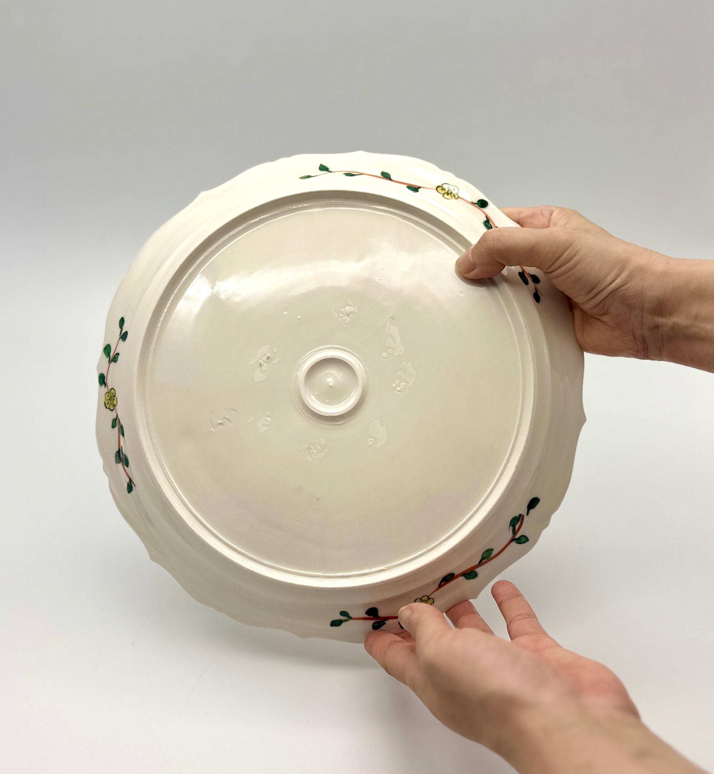 宮田竜司 呉須 赤絵 (魚絵柄) 稜花皿 (大) | pomod'adamo (ポモダダモ)