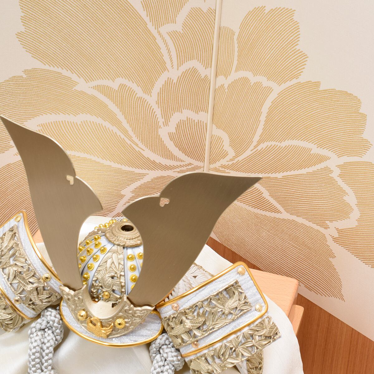 兜飾り【竹雀之兜】シャンパンゴールド｜おしゃれ｜コンパクト｜五月