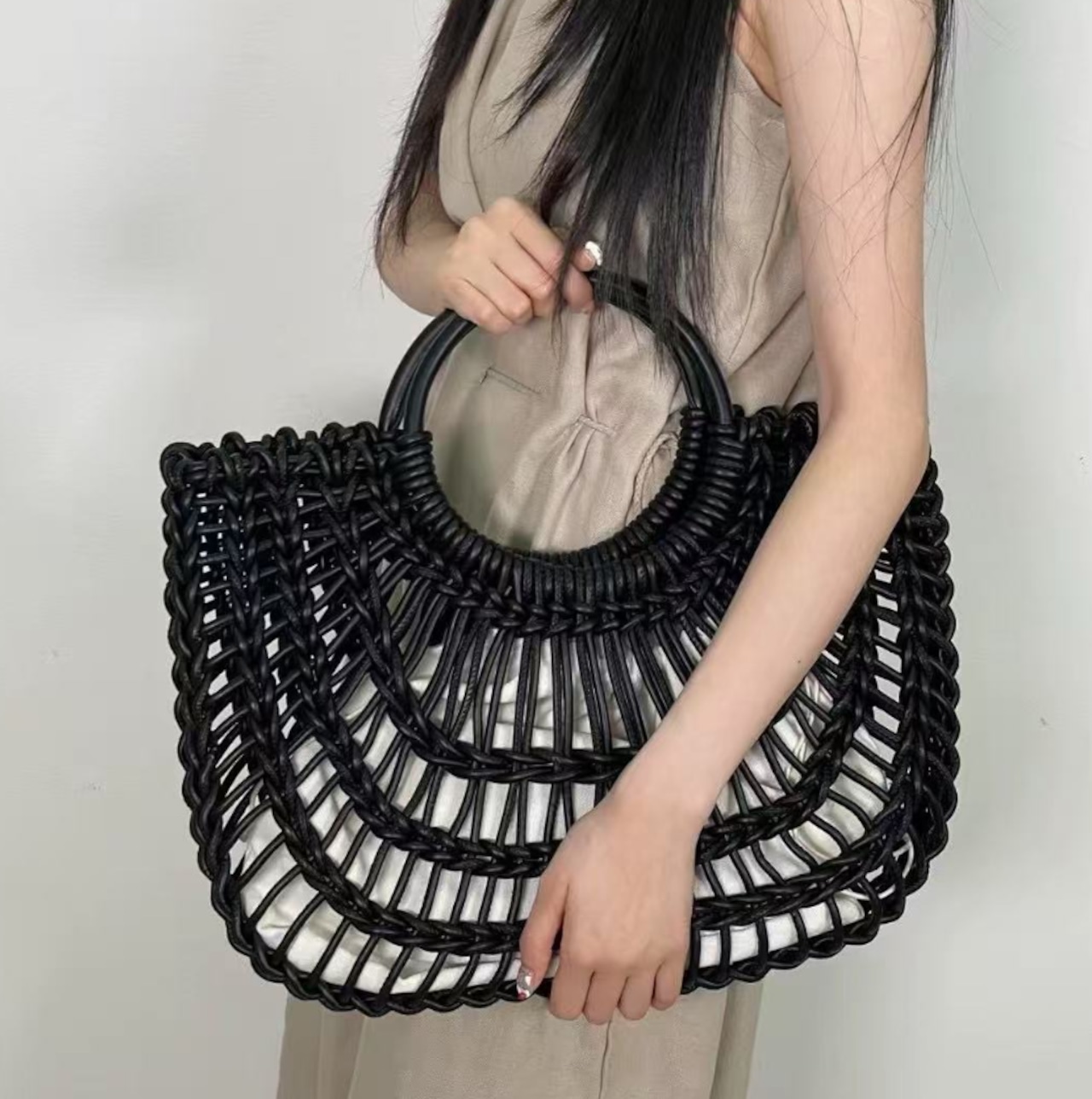 アーチハンドル ラタン風レザーバッグ