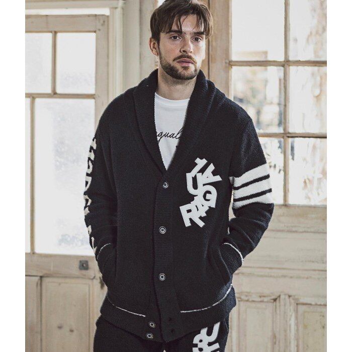 1PIU1UGUALE3 RELAX ウノピゥウノウグァーレトレ ロゴアップリケニット