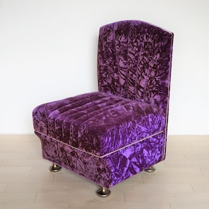 紫のソファー