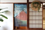 和柄のれん　赤富士　幅85×丈150cm　中国製　市松柄レース【AM11時までのご入金で当日出荷】5070