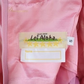 フラダンス 衣装 ワンピース ドレス ピンク系 LeiAloha ハワイアン アロハ フラ ダンス レッスン 練習 フリル レース サテン生地 光沢感 透け感 長袖 ラメ 華やか かわいい おしゃれ 上品 高級感 大人っぽい フレアスカート シルバー系 フラダンス用ドレス ダンス発表会 高級感ある衣装 レディースフレアスカート