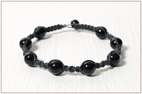 オニキス8ミリ玉ナチュラルマクラメブレスレット