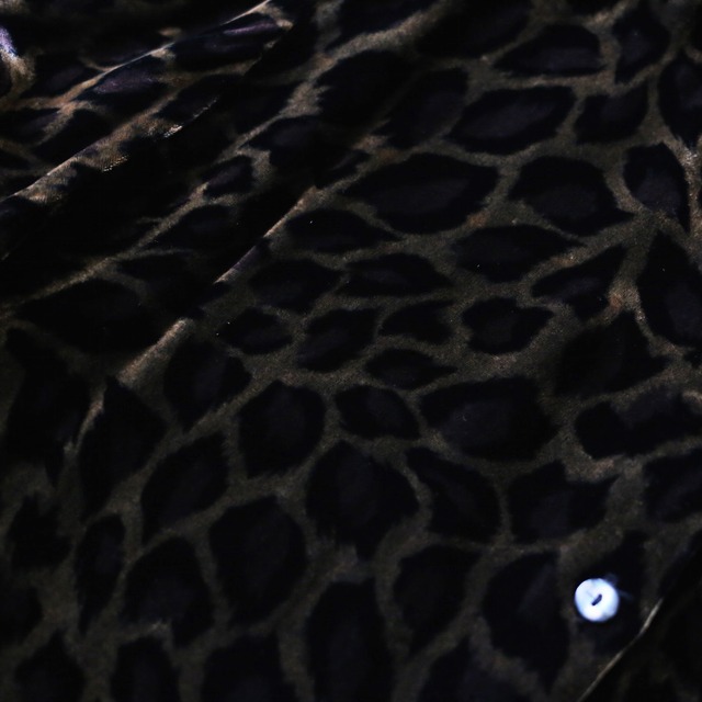 "DENIM&Co" leopard pattern XX over silhouette velours shirt