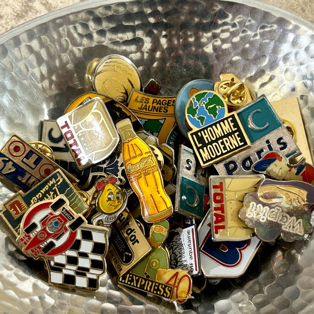 30個  フランス雑貨 ヴィンテージ  ピンバッジ ピンズ France pins  Pin badge vintage 古着 通販 リメイク ブローチ  アタッチメント付属 雑貨 2503003_2610001_3