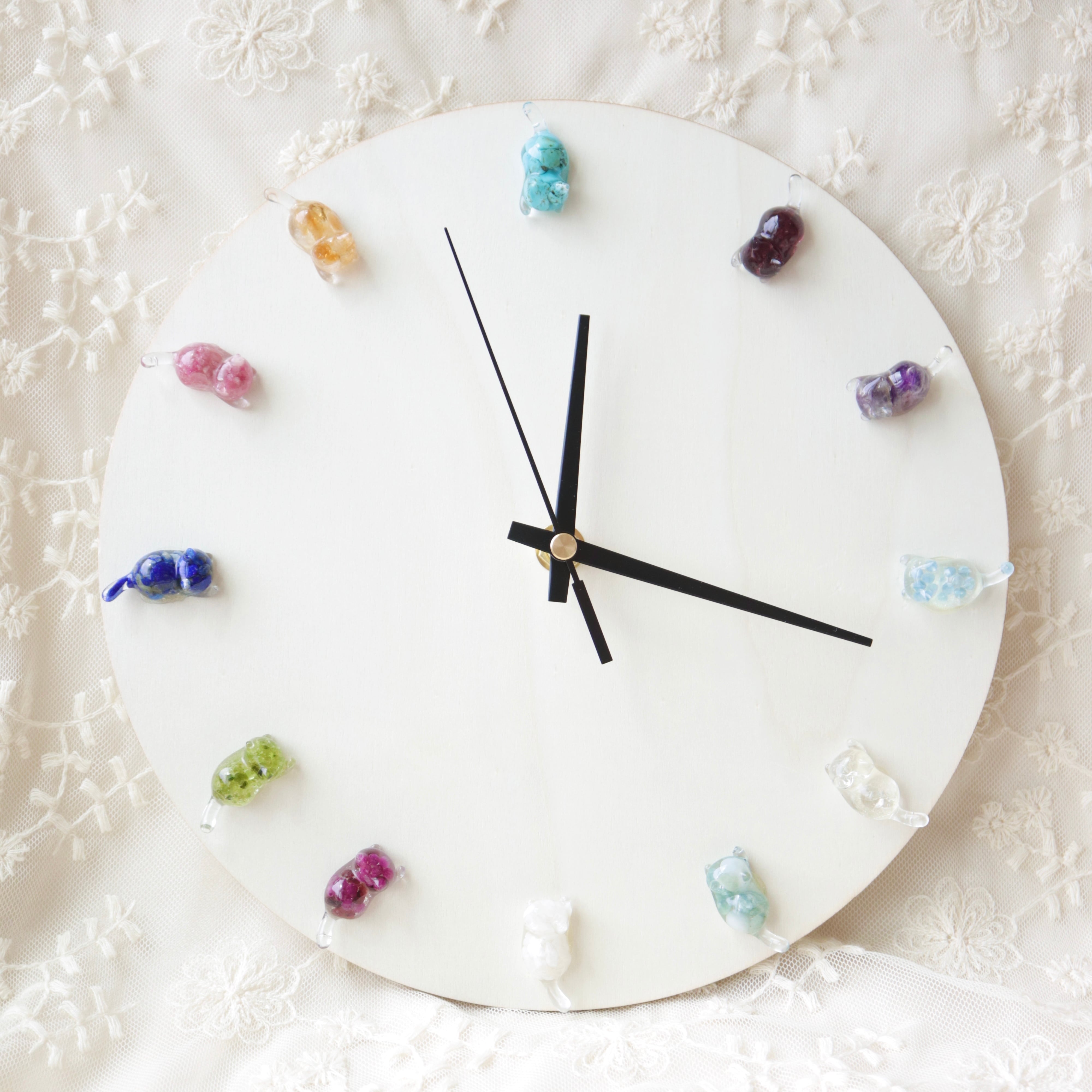 【1点もの】12の天然石が時を刻む《虹色ねこの時計》|癒やしと遊び心のお部屋インテリア
