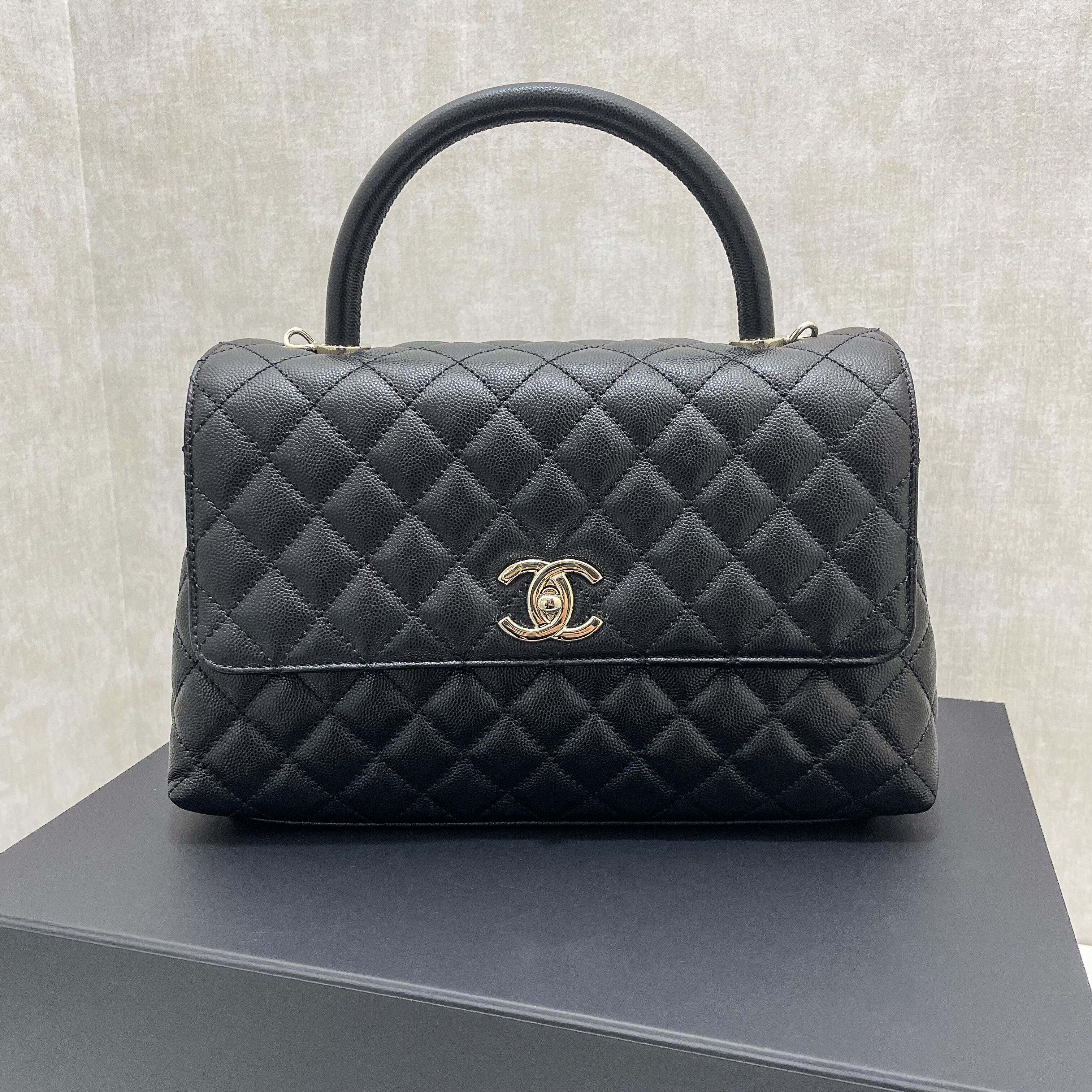 大人気！新品 CHANEL ココハンドル