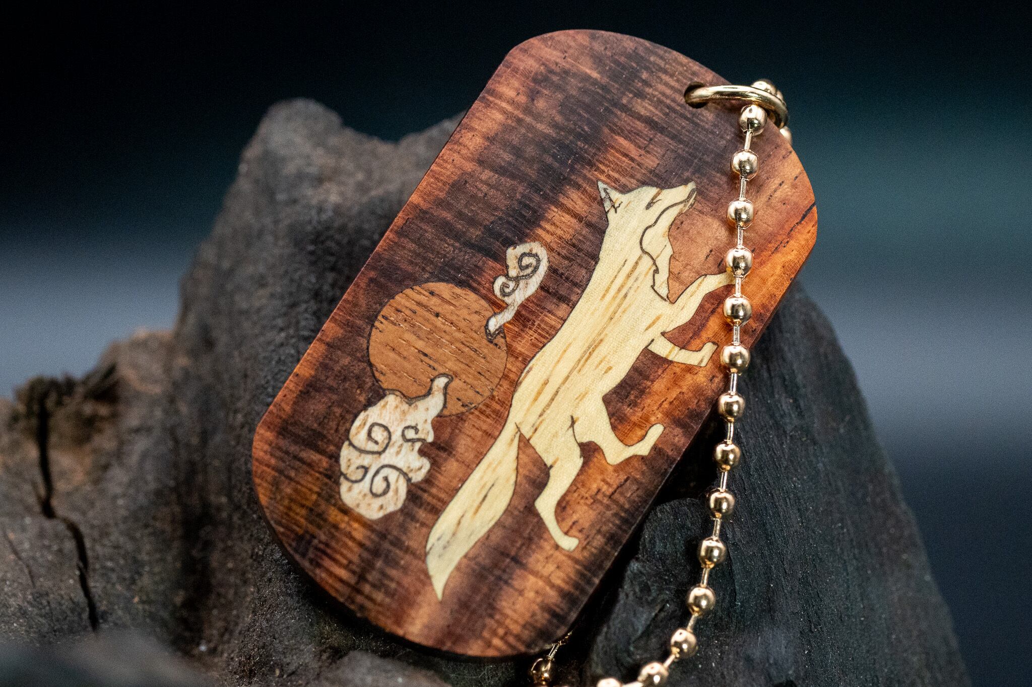 【21世紀最高峰の材】サイアミーズローズウッド マイクロカーリー ドッグタグ 象嵌 十五夜きつね