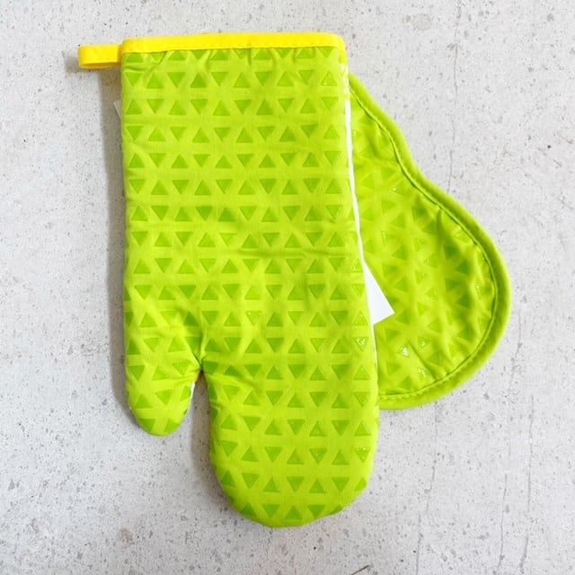 パイナップル柄 鍋つかみ ポットホルダー 2点セット イエロー グリーン オーブン キッチン オーブンミトン ミトン 鍋敷き ループ付き 海外買い付け キッチン用品 キッチン雑貨 オシャレ ハワイ ハワイアン コットン100 洗濯ok ギフト プチギフト プレゼント お返し Aloha