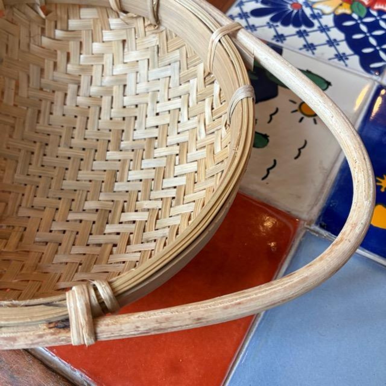 Bangladesh Bamboo basket with handle S　バングラディッシュ　持ち手付き竹ザル　S　ボウル　水切り　野菜　果物　バンブー　籐　竹ざる　バスケット