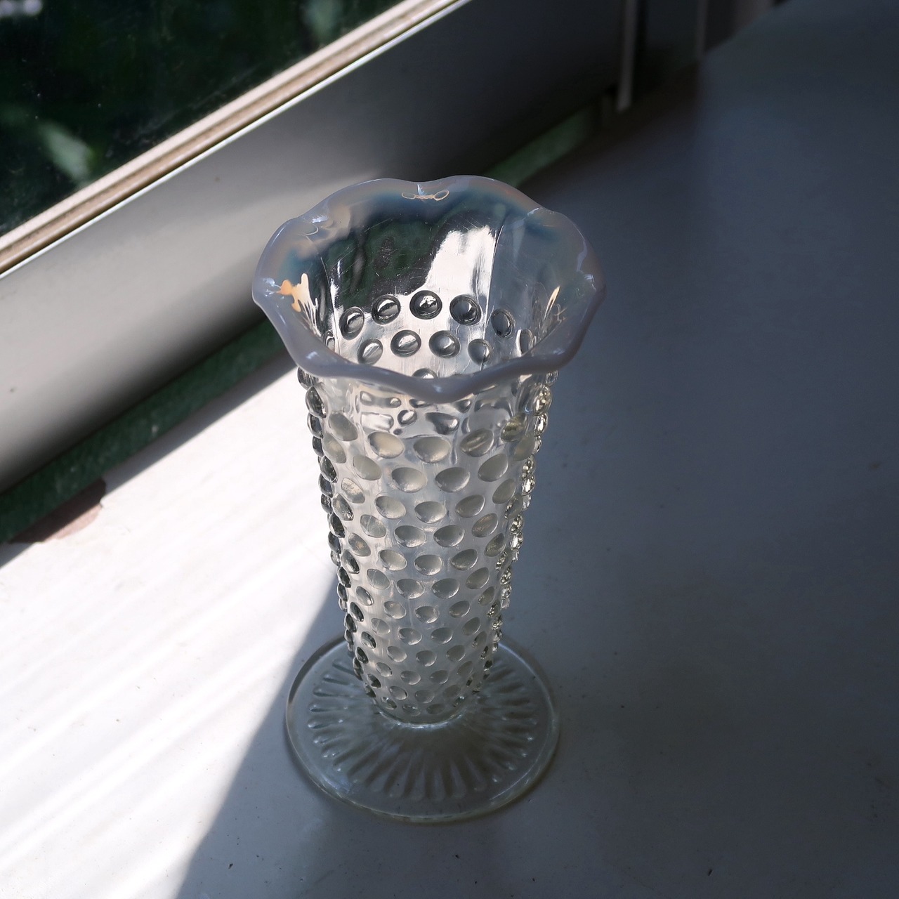 オパリンガラスの雨粒花瓶