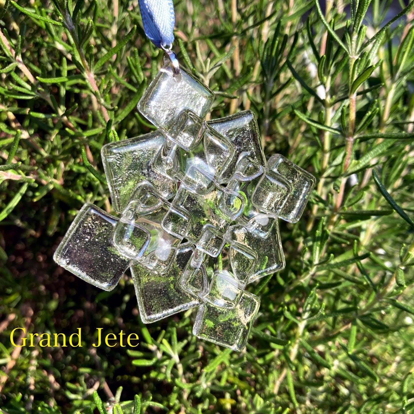 ガラスで作った雪の結晶オーナメント A（2個セット） | グランジュテ