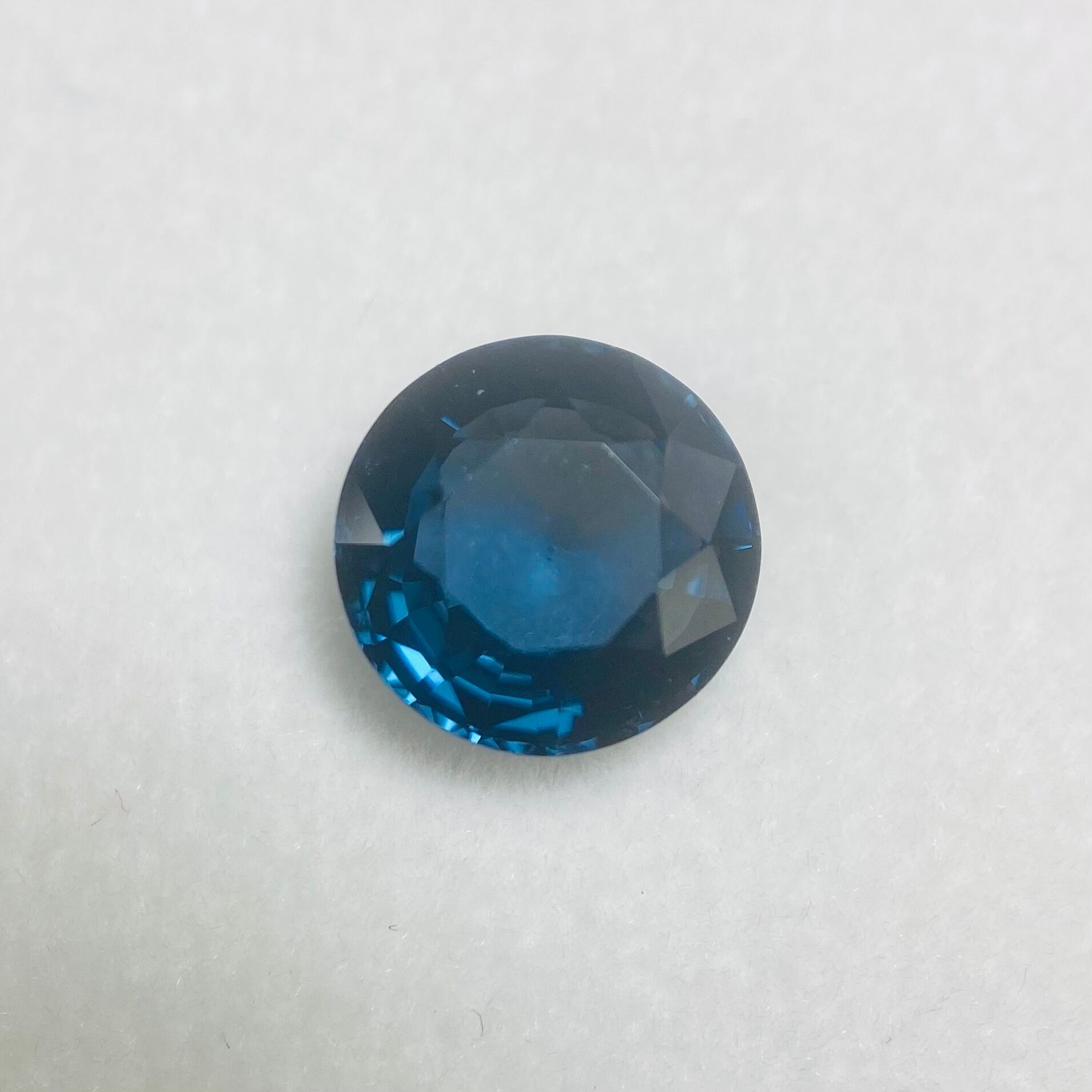 クールなブルーとかわいいまん丸 ギャップ萌えスピネル