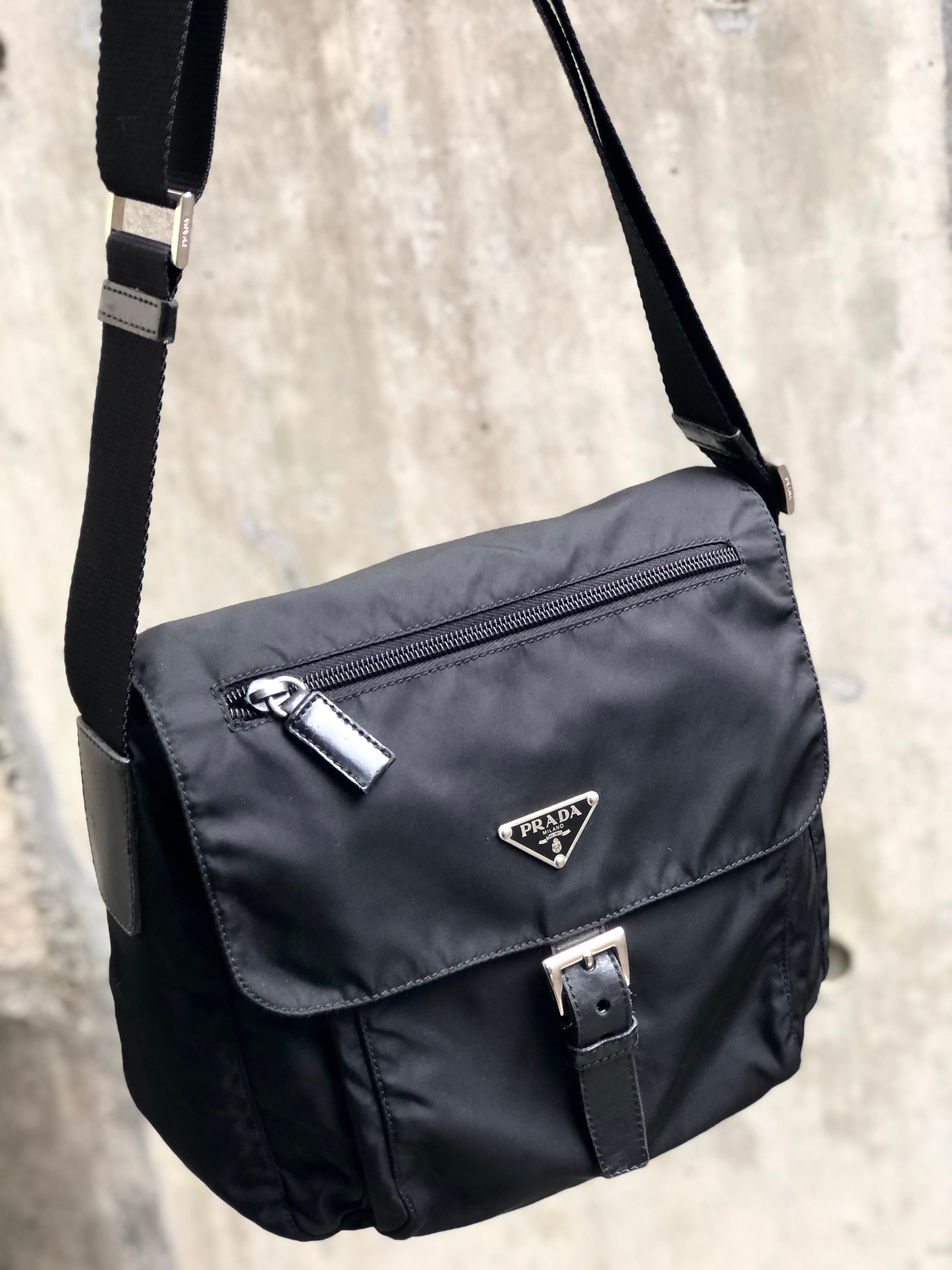 PRADA 　プラダ　プレートロゴ　ナイロン×レザー　フロントベルト　ショルダーバッグ　ブラック　vintage　ヴィンテージ　オールド　szbuau  | VintageShop solo powered by BASE