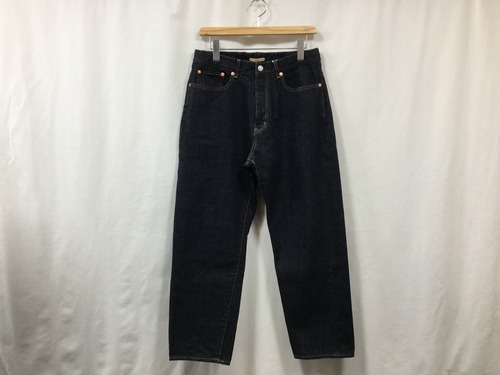 LAMOND”TAPERED DENIM PANTS INDIGO ONE WASH”