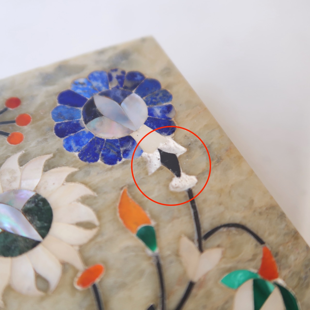 四角いお花のケース-にぎやか