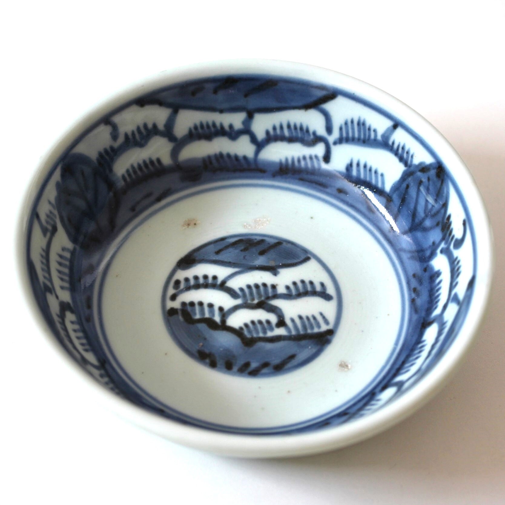 古伊万里染付青磁牡丹文深皿 d16.4cm Imari Blue and White Bowl