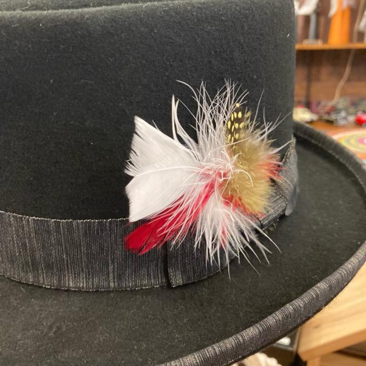 TOPANGA Accessory　羽根付ポークパイハット　ブラック
