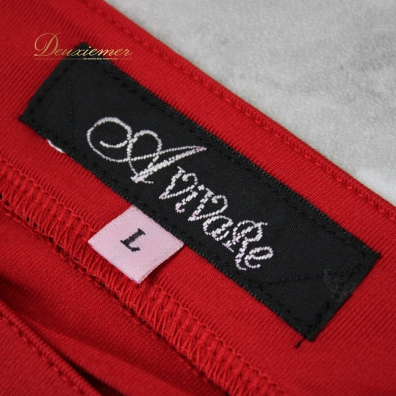 社交ダンス 衣装 スタンダード ドレス ワンピース レッスンウェア パーティ衣装 オールシーズン A vivare アビバーレ 赤 レッド系 無地 コサージュ 伸縮性 ファスナー仕様 肩パッド 胸パッド ポリエステル ポリウレタン レオタード 燃え立つような チュニック フレア ドレープ 大人用 おしゃれ かわいい レディース 体型カバー シンプル デザイン お出かけ ダンスパフォーマンス 着やすい