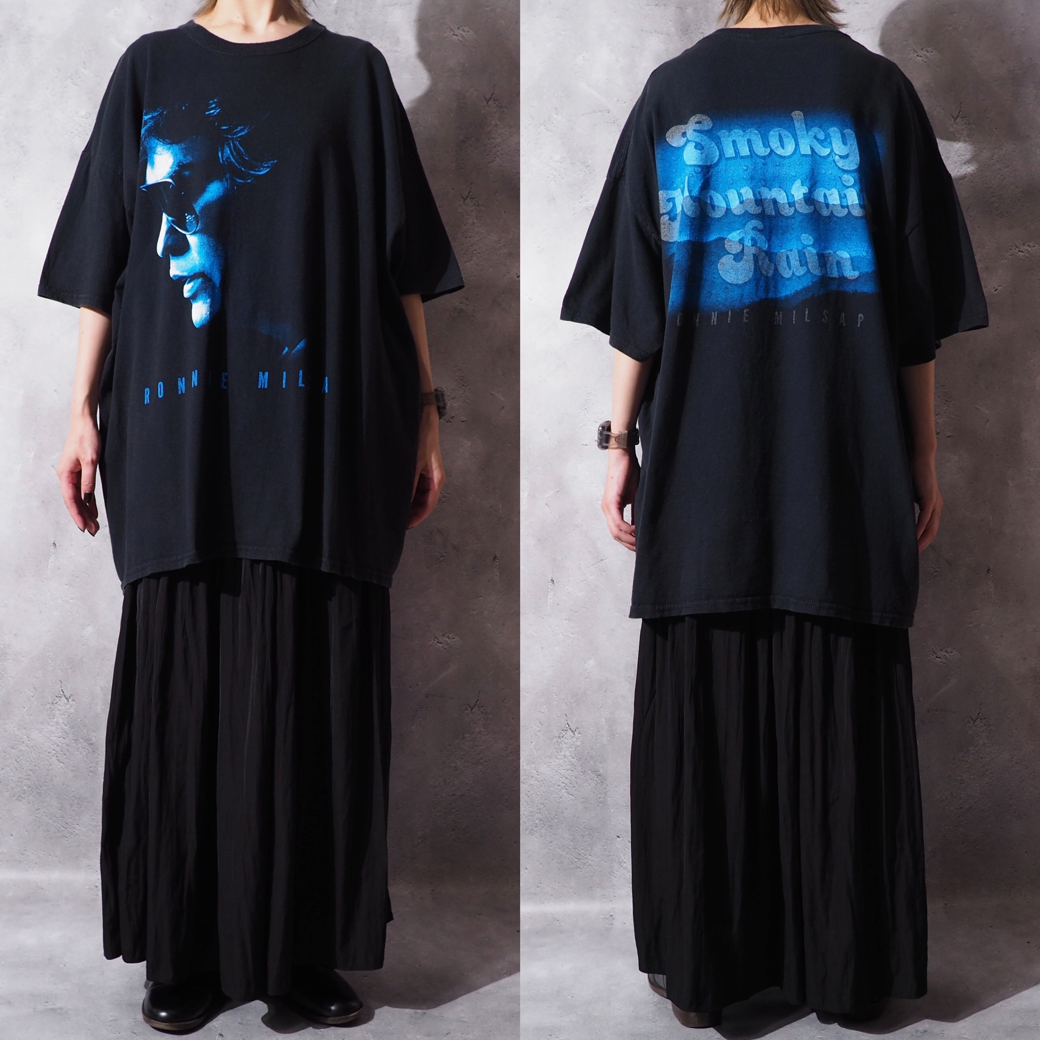 ” Ronnie milsap ” smoky mountain rain printed loose black Tee