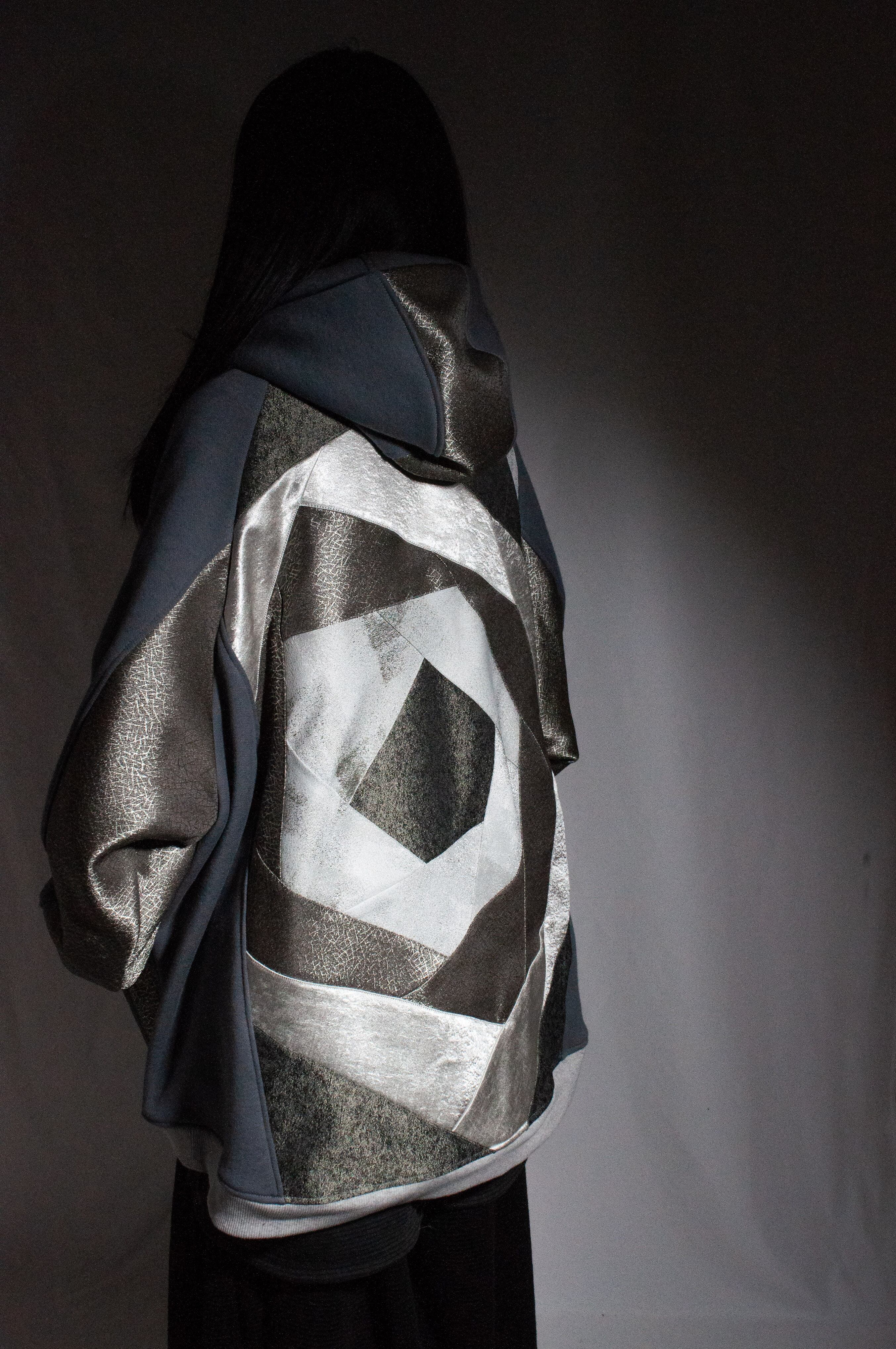 Dolman-Hoodie PW (dark grey/gold) | カクレミ