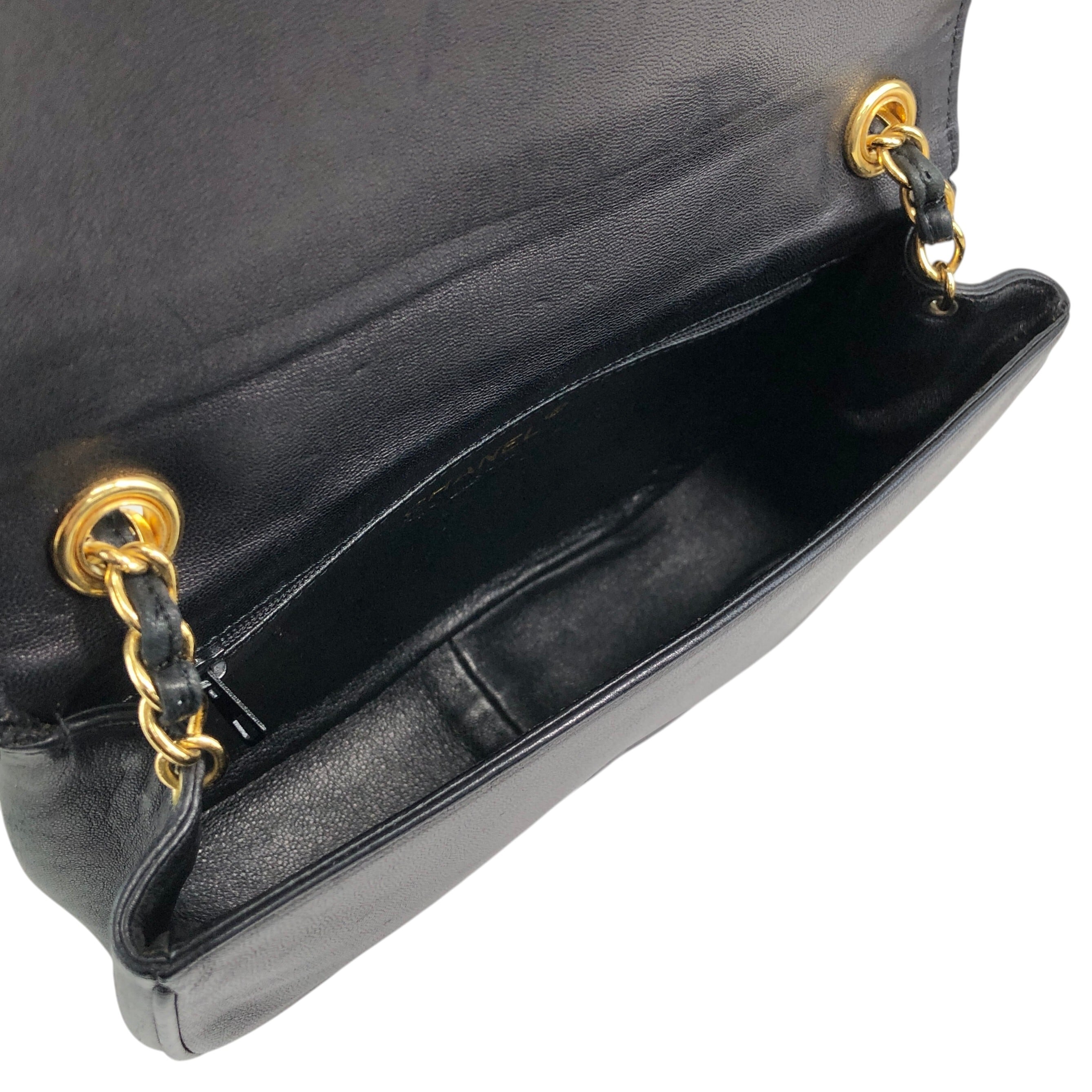 t*y様 CHANEL ブラックレザー ショルダーバッグ CHANEL シャネル ショルダーバッグ ブラック ココマーク レザー