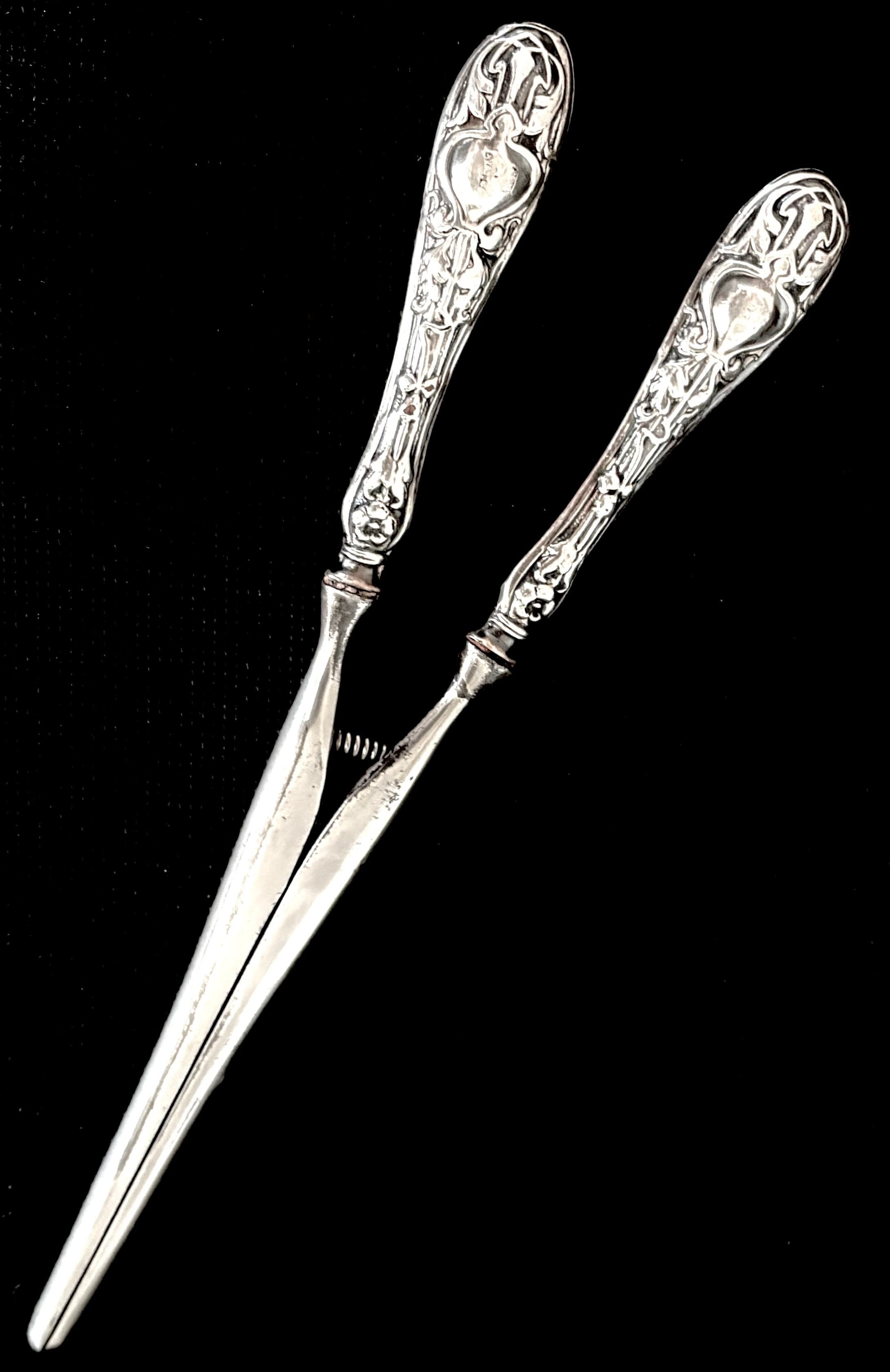 英国アンティーク シガレットケース 喫煙具 両面彫金 唐草模様