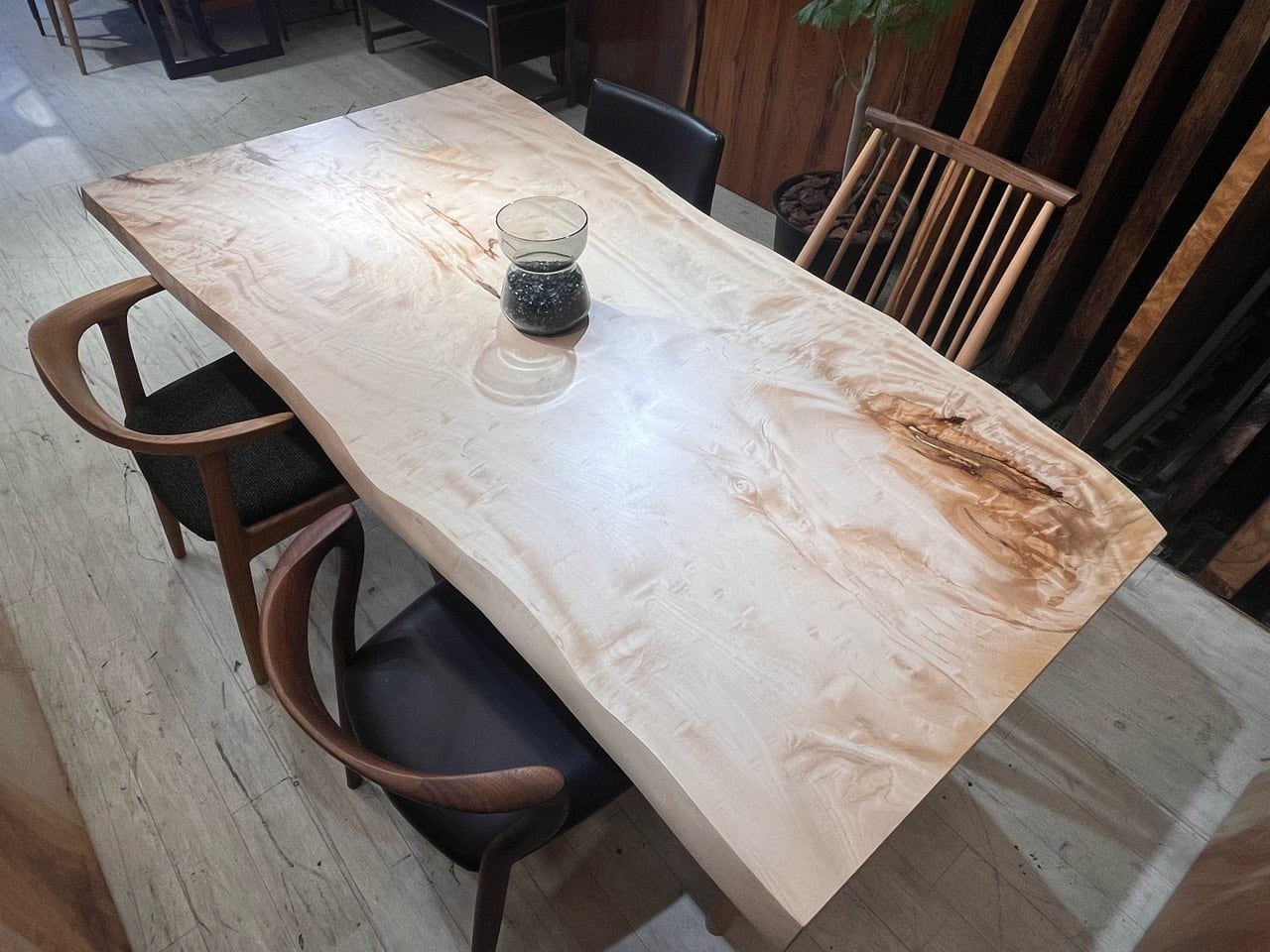 栃（トチ）_1900×1005-890-750×49_浅草本店_テーブル天板/一枚板