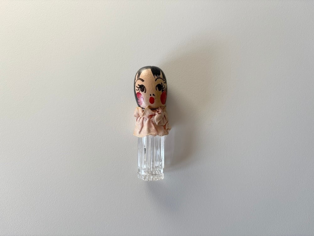 【アメリカ】ピンクのフリルがかわいい香水瓶