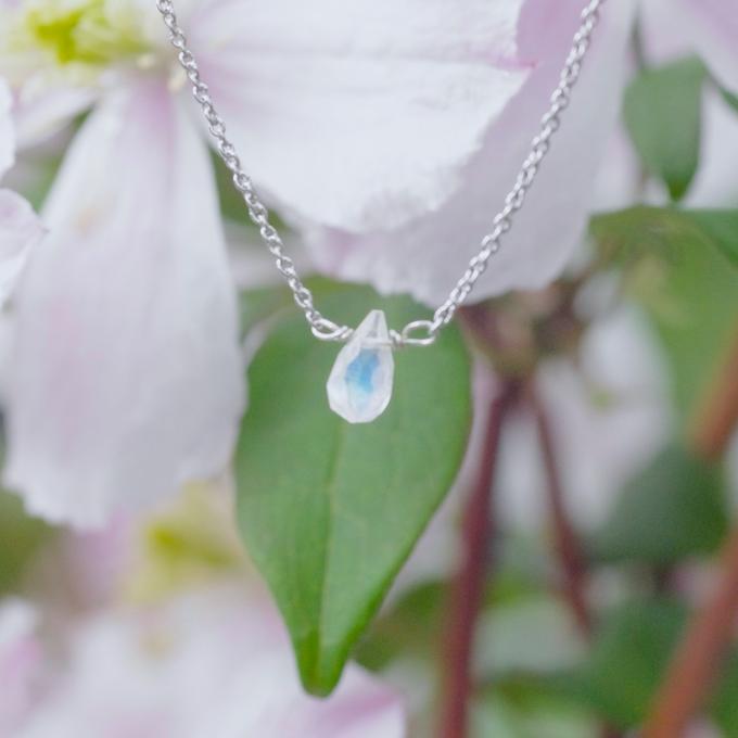 【SV925】✦RainDropRainbow✦.·一粒の虹の雫レインボームーンストーンネックレス.·✦