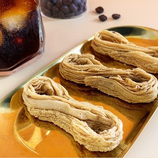 台湾 お土産 お菓子 六月初一 8の字エッグロール コーヒー味 極上咖啡