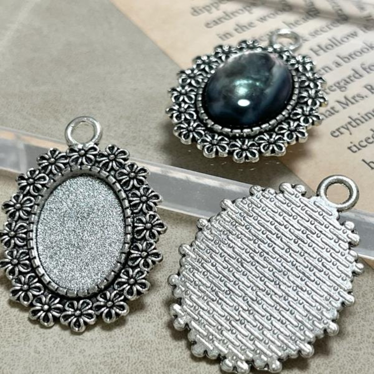 【2個】フラワーアンティークオーバルミール皿チャーム/アンティーク