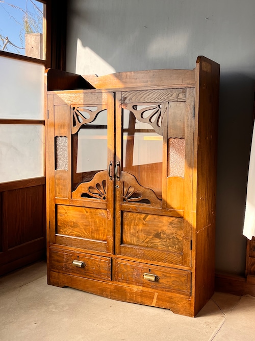 風の透かし戸棚