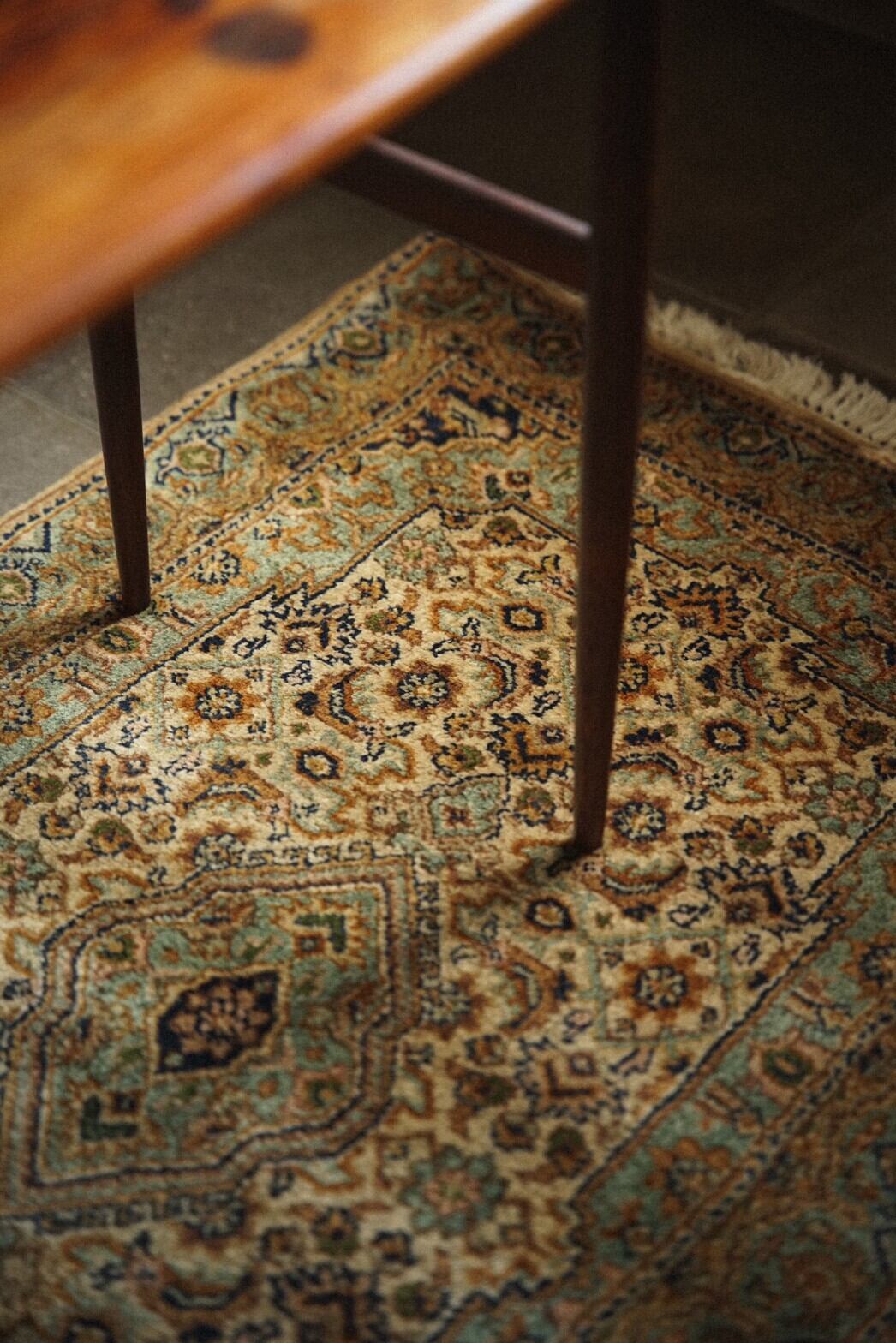 594 -Vintage nain rug