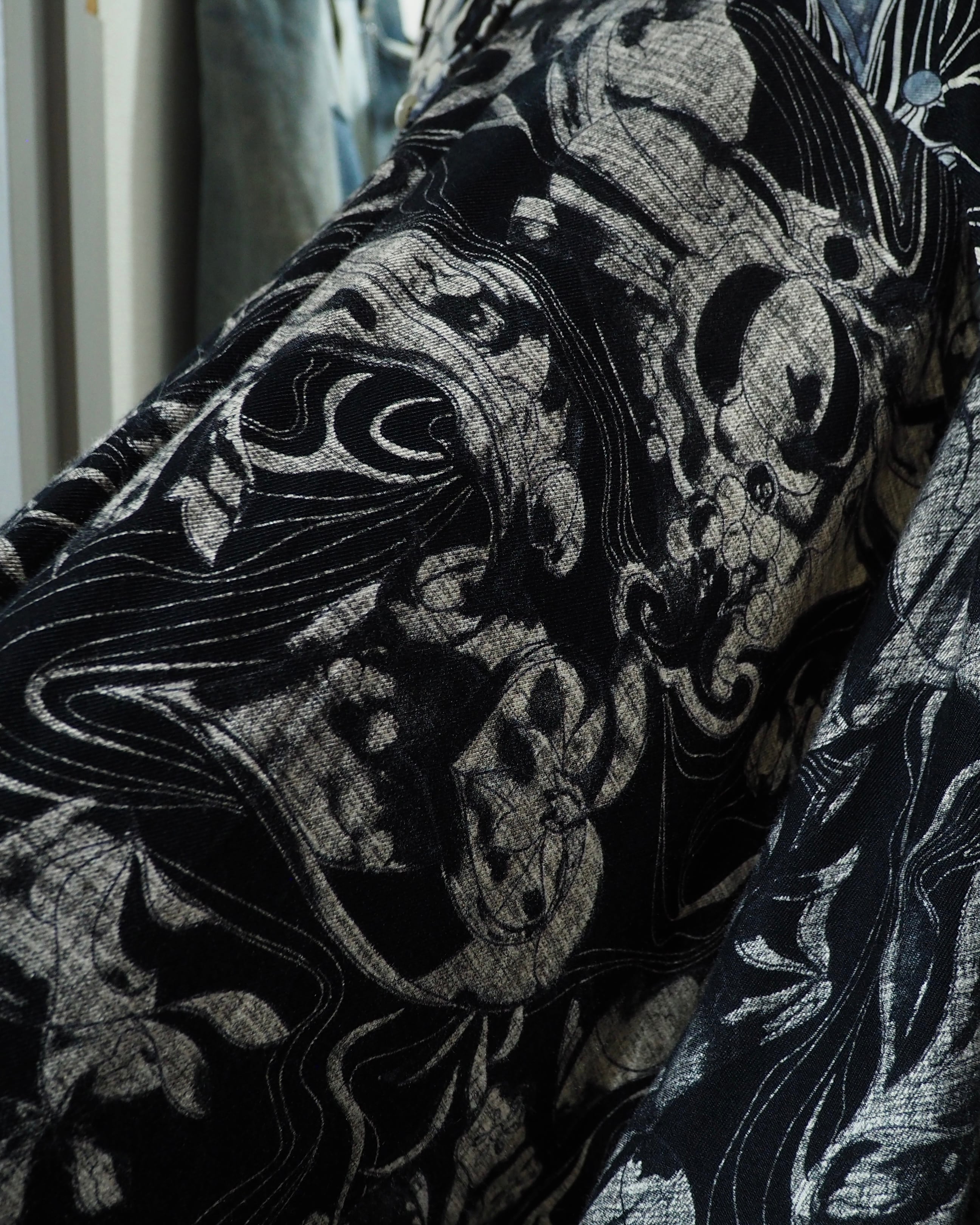 1990s " Made in Italy " Beautiful Monotone Flower All Over Pattern Vintage Loose Shirt