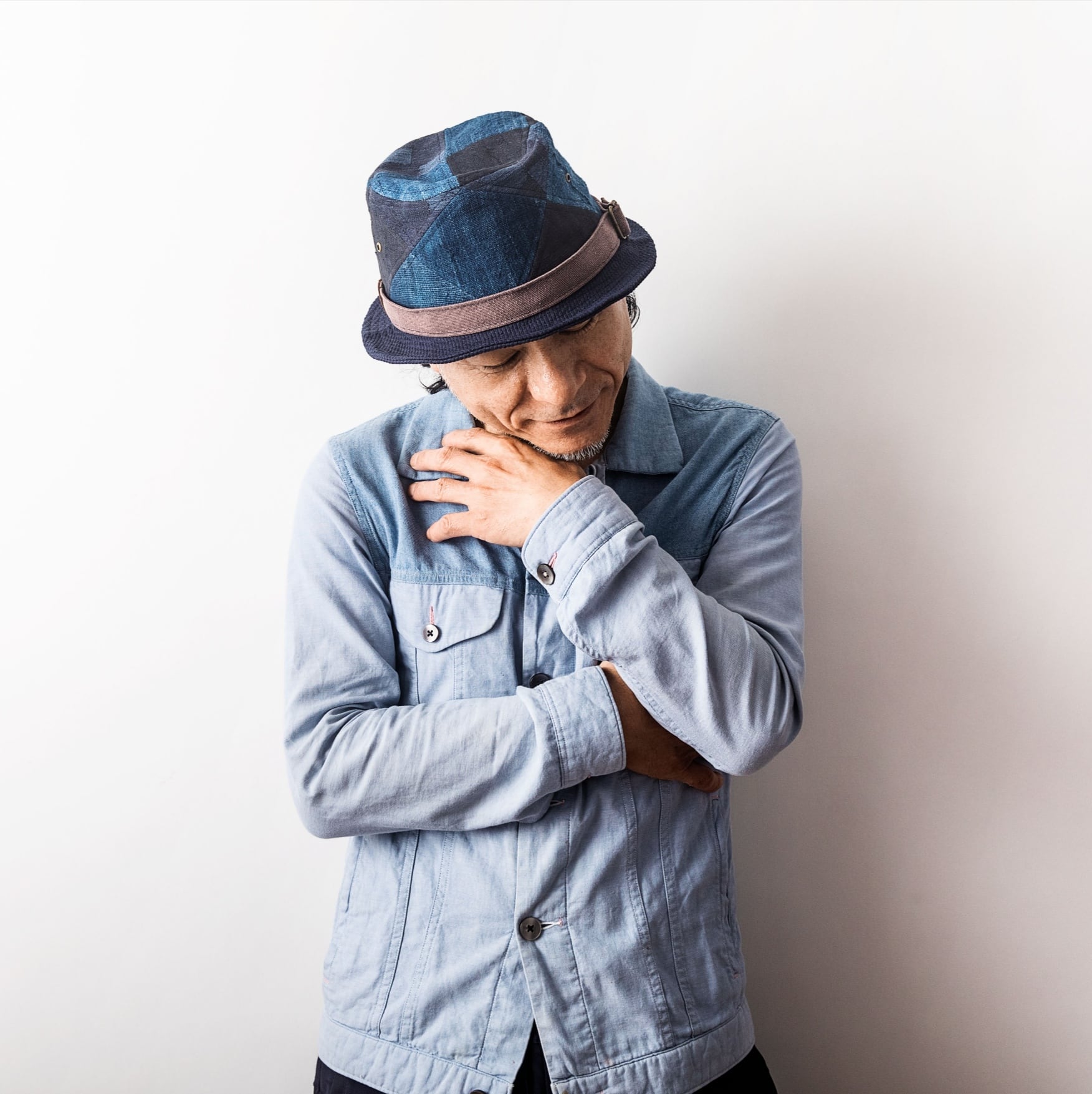 藍染古布パッチワーク手縫いハット 藍染古布パッチワーク手縫いハット 暮らしの手仕事 古布はぎれパッチ