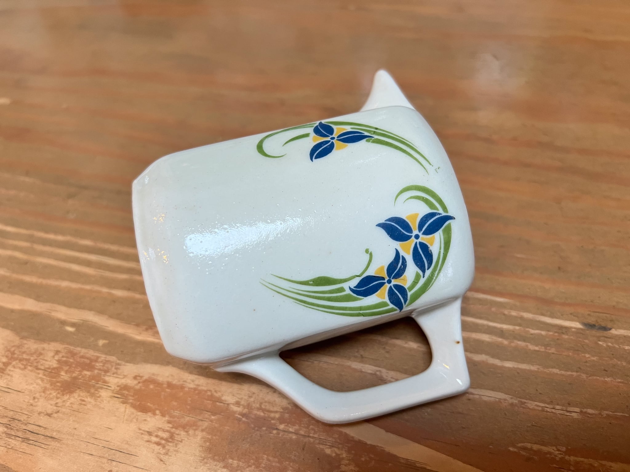 花柄がかわいい陶器の小さなピッチャー (小)フレンチアンティーク ブロカント