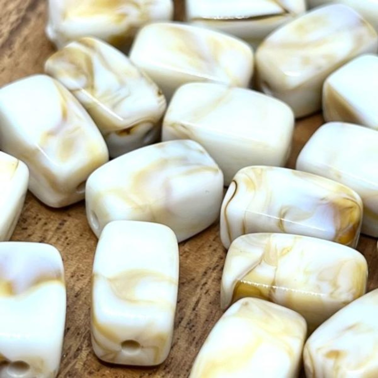 【4個】ホワイトターコイズ風スクエアアクリルビーズ/スペーサー/長方形