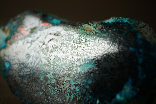 インドネシア産コラウッド(珪化木/クリソコラ/自然銅等) Petrified Wood with Blue Opal and Native Copper 1620