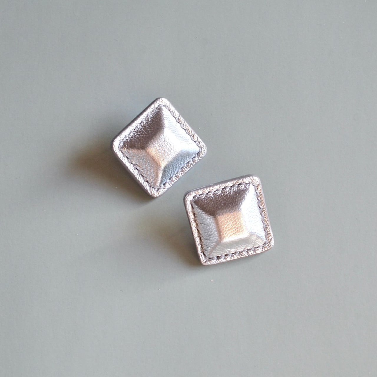 leather pierce/earring 《Shiny Airas~square~》2colors | TO leather pierce/earring 《Shiny Airas~square~》2colors | TO