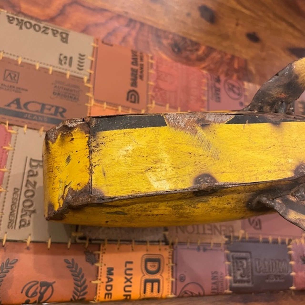 India Brocante Iron Recycle Whale Yellow / ブロカントアイアンリサイクルクジラ 黄色 イエロー インド 置物 オブジェ リビング 店舗ディスプレイ くじら かわいい アンティーク調 古道具風 ギフト プレゼント アニマル 動物 かわいい