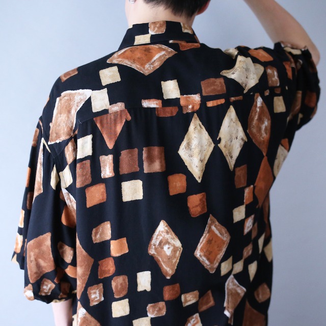 black base modern art pattern loose h/s shirt（made in italy）