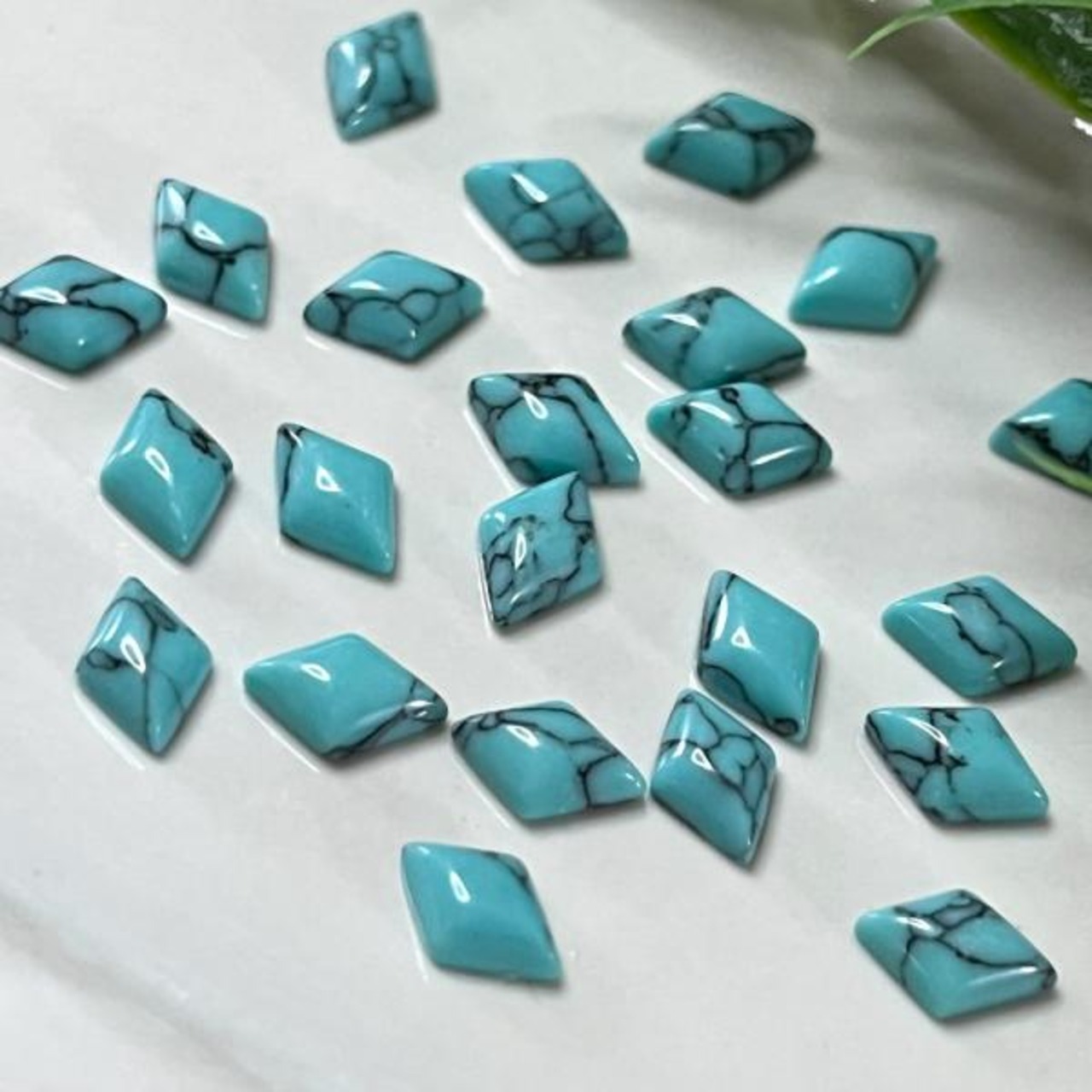 【4個】合成ターコイズ菱形ミニカボション/パーツ/スクエア