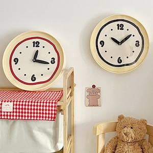 【CLOCK】シンプルなカートゥーン壁掛け時計 全2色