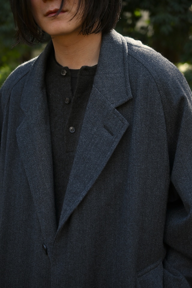 BATONER / CASHMERE FOX HENLEY NECK (Charcoal)